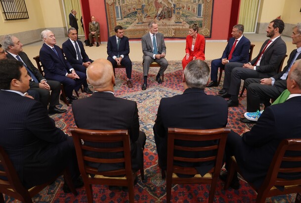 Audiencia de Su Majestad el Rey a los miembros del Comité de Honor y principales responsables de la Federación Española de Baloncesto, con ocasión de 